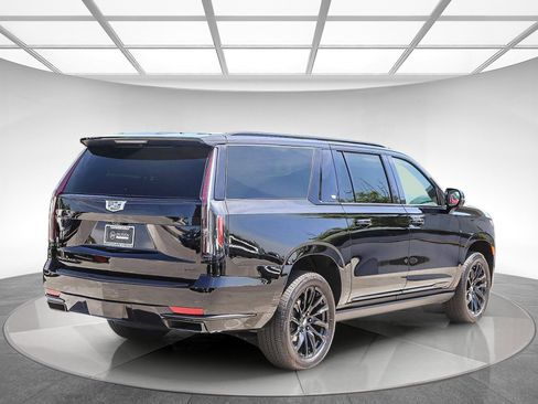 Used 2024 Cadillac Escalade ESV Sport Platinum w/ LPO, ONYX Package AWD/4WD image 4