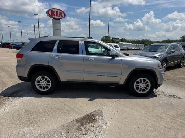 Used 2018 Jeep Grand Cherokee Laredo AWD/4WD image 2