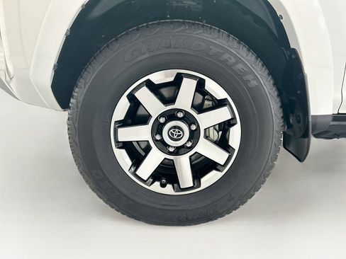 Used 2018 Toyota 4Runner TRD Off-Road AWD/4WD image 30