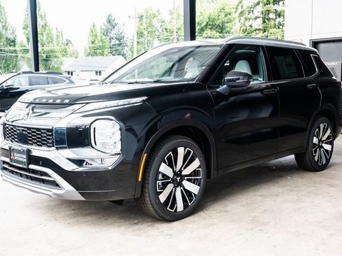 New 2025 Mitsubishi Outlander AWD image 3