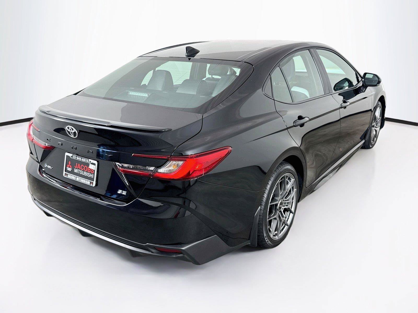 Used 2026 Toyota Camry SE FWD image 6