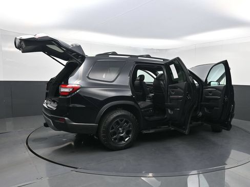 Used 2024 Honda Pilot TrailSport image 39