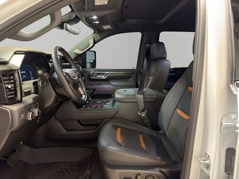 Used 2025 GMC Sierra 3500 AT4 w/ Technology Package AWD/4WD image 8