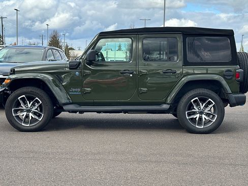 Used 2024 Jeep Wrangler Unlimited w/ Technology Group image 7