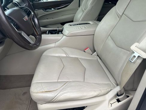 Used 2017 Cadillac Escalade Luxury AWD/4WD image 13