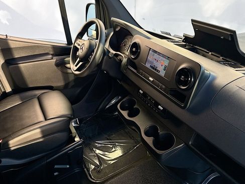 Used 2019 Mercedes-Benz Sprinter 2500 w/ Acoustic Package image 17