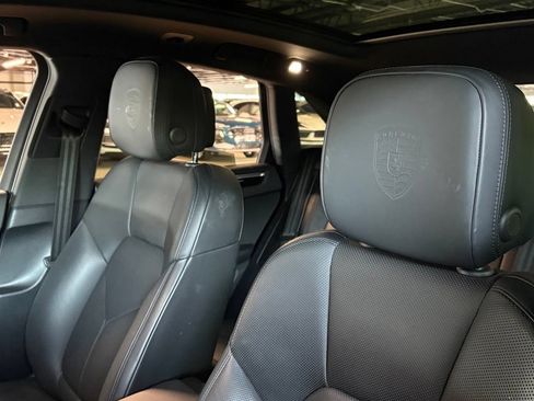 Used 2021 Porsche Macan AWD/4WD image 25