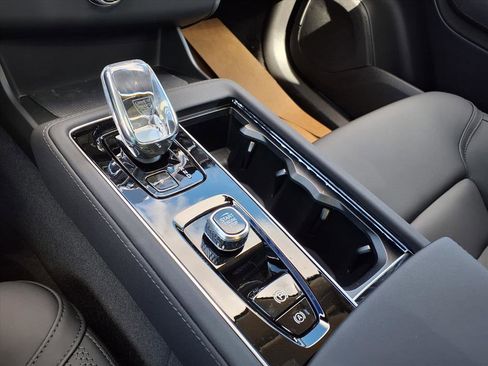 New 2026 Volvo XC90 B5 Core w/ Protection Package Premier image 14