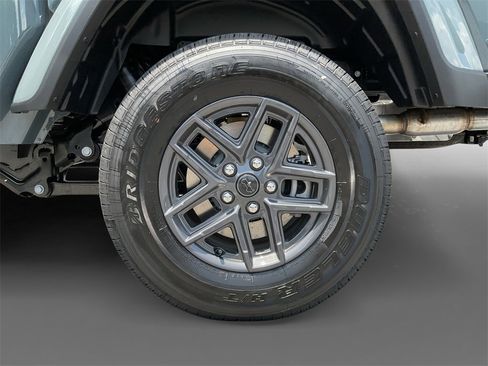 New 2025 Jeep Gladiator Sport image 10