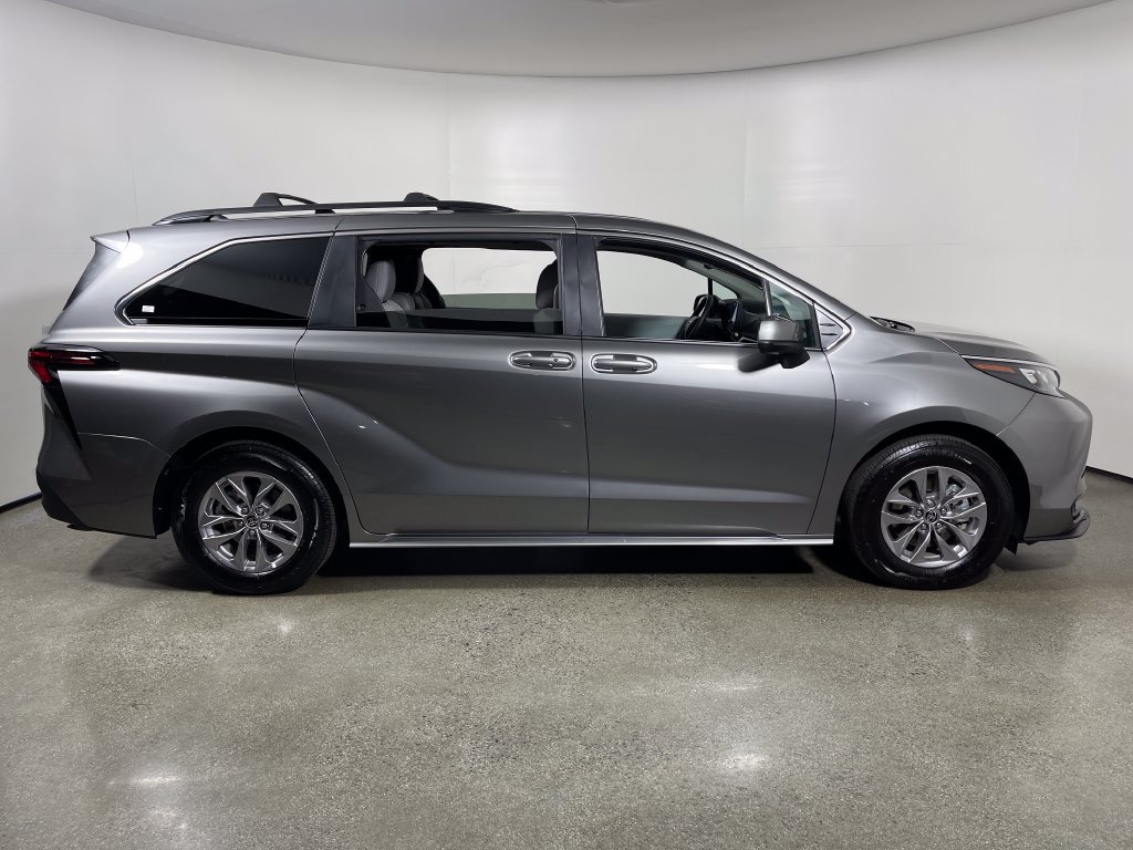 Certified 2026 Toyota Sienna LE AWD/4WD image 2