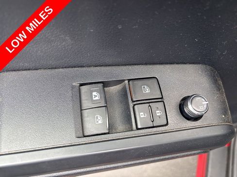 Used 2018 Toyota Tacoma SR w/ SR Convenience Package RWD image 15