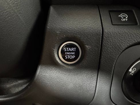 Used 2025 Nissan Frontier PRO-4X AWD/4WD image 32