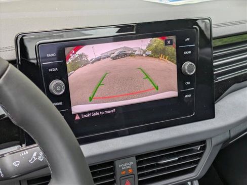 Used 2025 Volkswagen Jetta SE FWD image 13