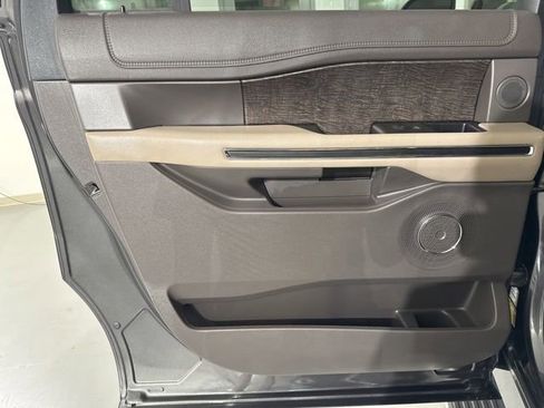 Used 2021 Ford Expedition Max Limited AWD/4WD image 18