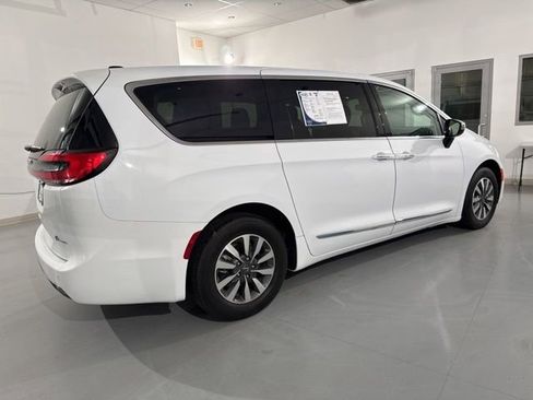 Used 2023 Chrysler Pacifica Limited FWD image 15