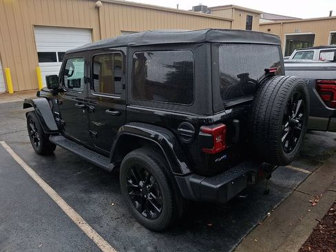 Used 2021 Jeep Wrangler Unlimited Sahara w/ Cold Weather Group AWD/4WD image 8