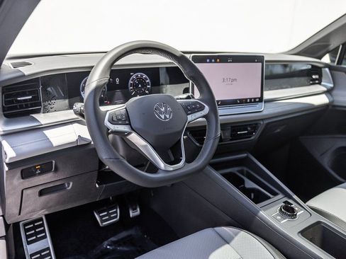 New 2026 Volkswagen Tiguan SE R-Line FWD image 8