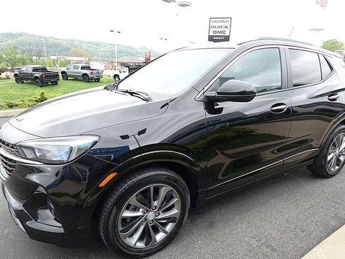 Used 2023 Buick Encore GX Select w/ Sport Touring Package FWD image 6