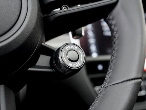 Used 2026 Porsche Macan Turbo image 16