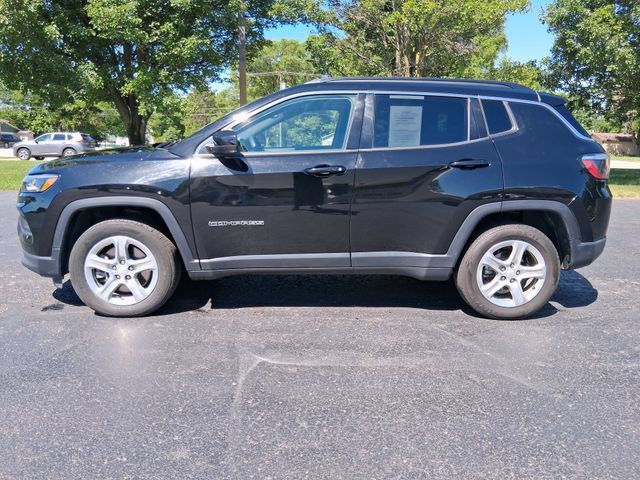 Used 2024 Jeep Compass Latitude AWD/4WD image 3
