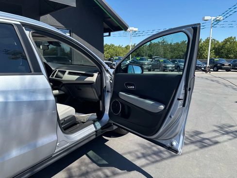 Used 2019 Honda HR-V EX image 12