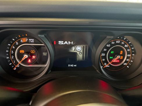 Used 2026 Jeep Wrangler Unlimited Sahara AWD/4WD image 15