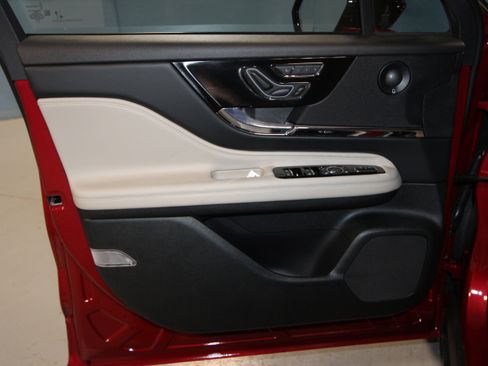 New 2026 Lincoln Corsair Grand Touring image 4