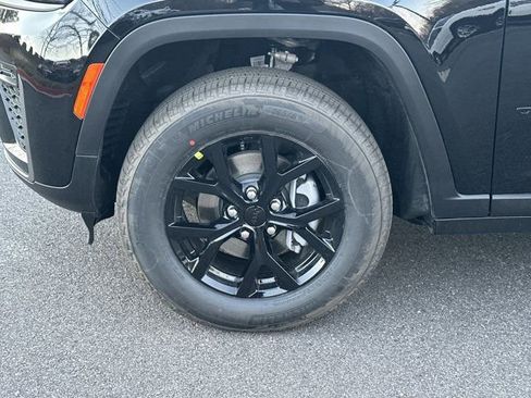 New 2026 Jeep Grand Cherokee Altitude image 12