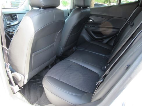 Used 2022 Buick Encore Preferred w/ Safety Package AWD/4WD image 31