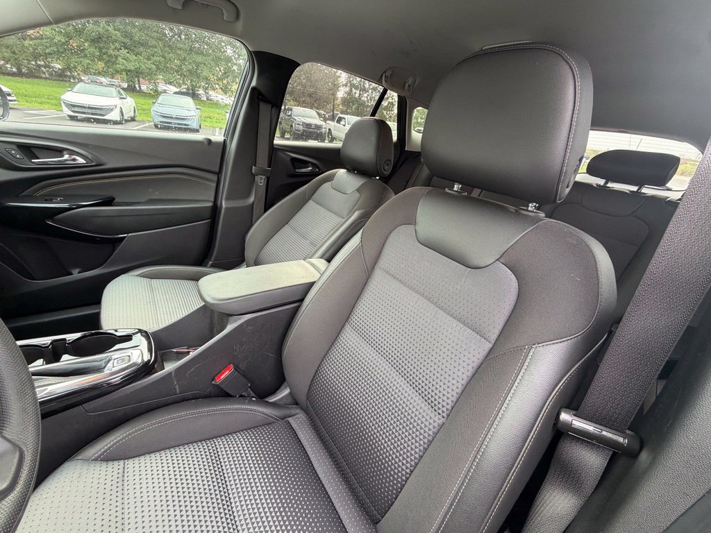 Used 2025 Chevrolet Trax LT FWD image 7