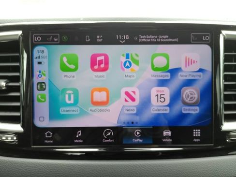 Used 2023 Chrysler Pacifica Touring-L FWD image 9