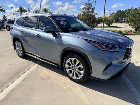 Used 2023 Toyota Highlander Limited image 4