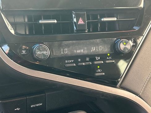 Used 2023 Toyota Camry SE image 12