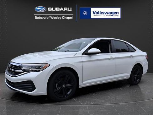 Certified 2022 Volkswagen Jetta SE w/ Panoramic Sunroof Package FWD image 4