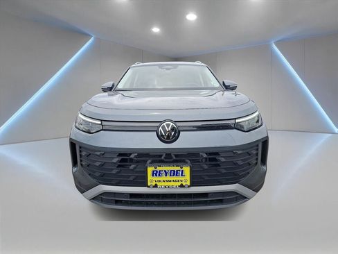 Used 2024 Volkswagen Atlas Cross Sport SEL R-Line AWD/4WD image 2