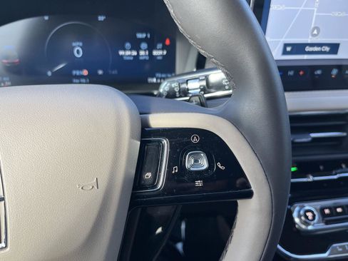 Used 2024 Lincoln Corsair Premiere image 18