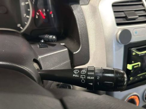 Used 2005 Chevrolet Equinox LS w/ Preferred Equipment Group AWD/4WD image 28