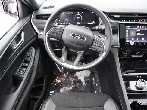 Certified 2024 Jeep Grand Cherokee L Altitude image 22