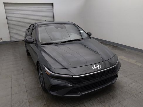 Used 2025 Hyundai Elantra Sport FWD image 14