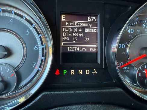 Used 2016 Chrysler Town & Country Touring FWD image 17