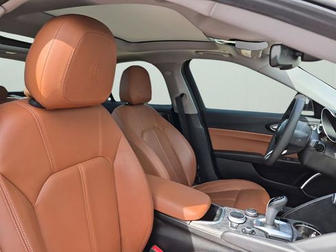 Used 2021 Alfa Romeo Giulia Sprint w/ Nero Edizione image 15