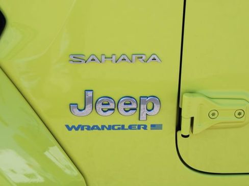 Used 2024 Jeep Wrangler Unlimited Sahara AWD/4WD image 8