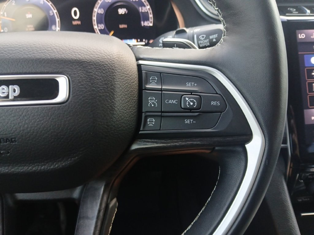 Used 2022 Jeep Grand Cherokee Limited AWD/4WD image 23