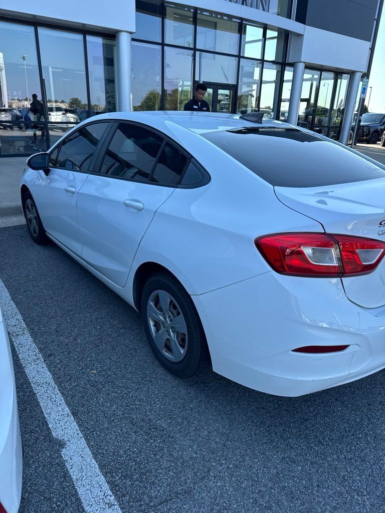 Used 2018 Chevrolet Cruze LS FWD image 4