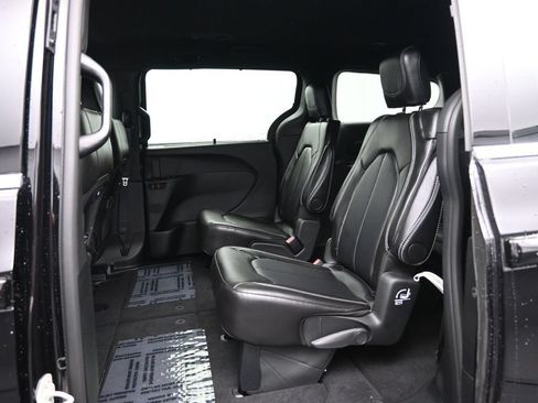 New 2026 Chrysler Pacifica Select FWD image 24