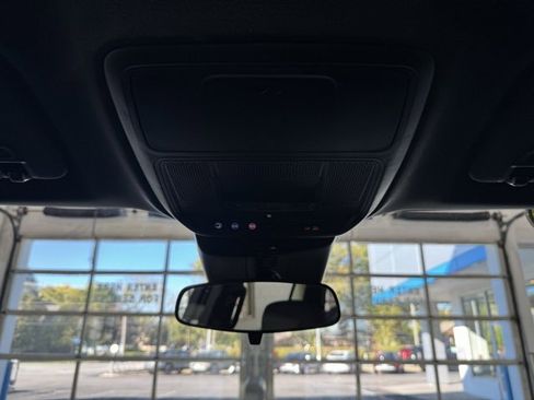 Used 2025 GMC Acadia Elevation image 24