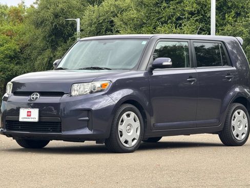 Used 2012 Scion xB FWD image 8