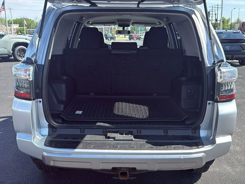 Used 2016 Toyota 4Runner SR5 AWD/4WD image 22
