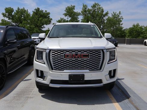 Used 2023 GMC Yukon Denali AWD/4WD image 3