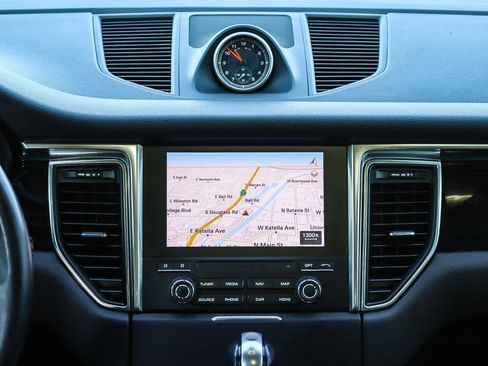 Used 2017 Porsche Macan image 14